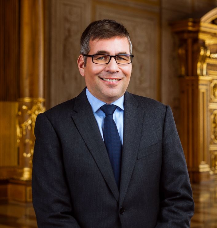 Dr. Wolfgang Hübschle Dr. Wolfgang Hübschle