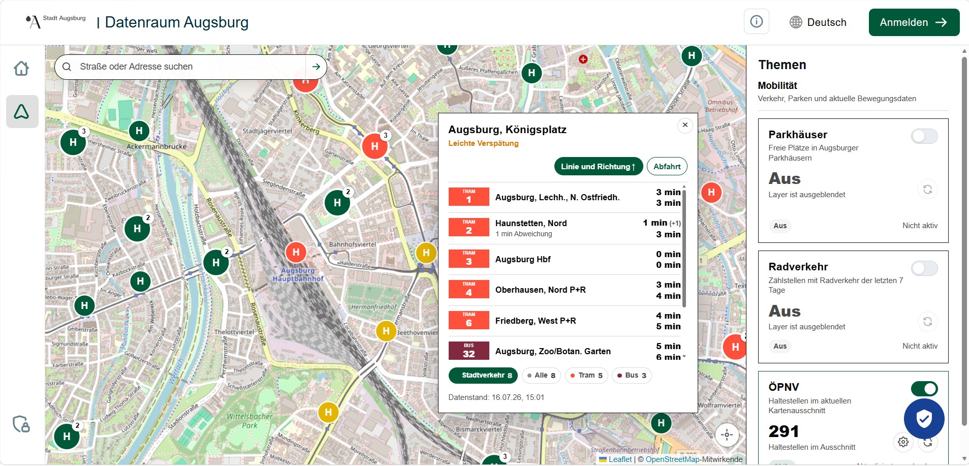 Auf einer digitalen Stadtkarte sind Haltestellen und Abfahrtszeiten zu sehen