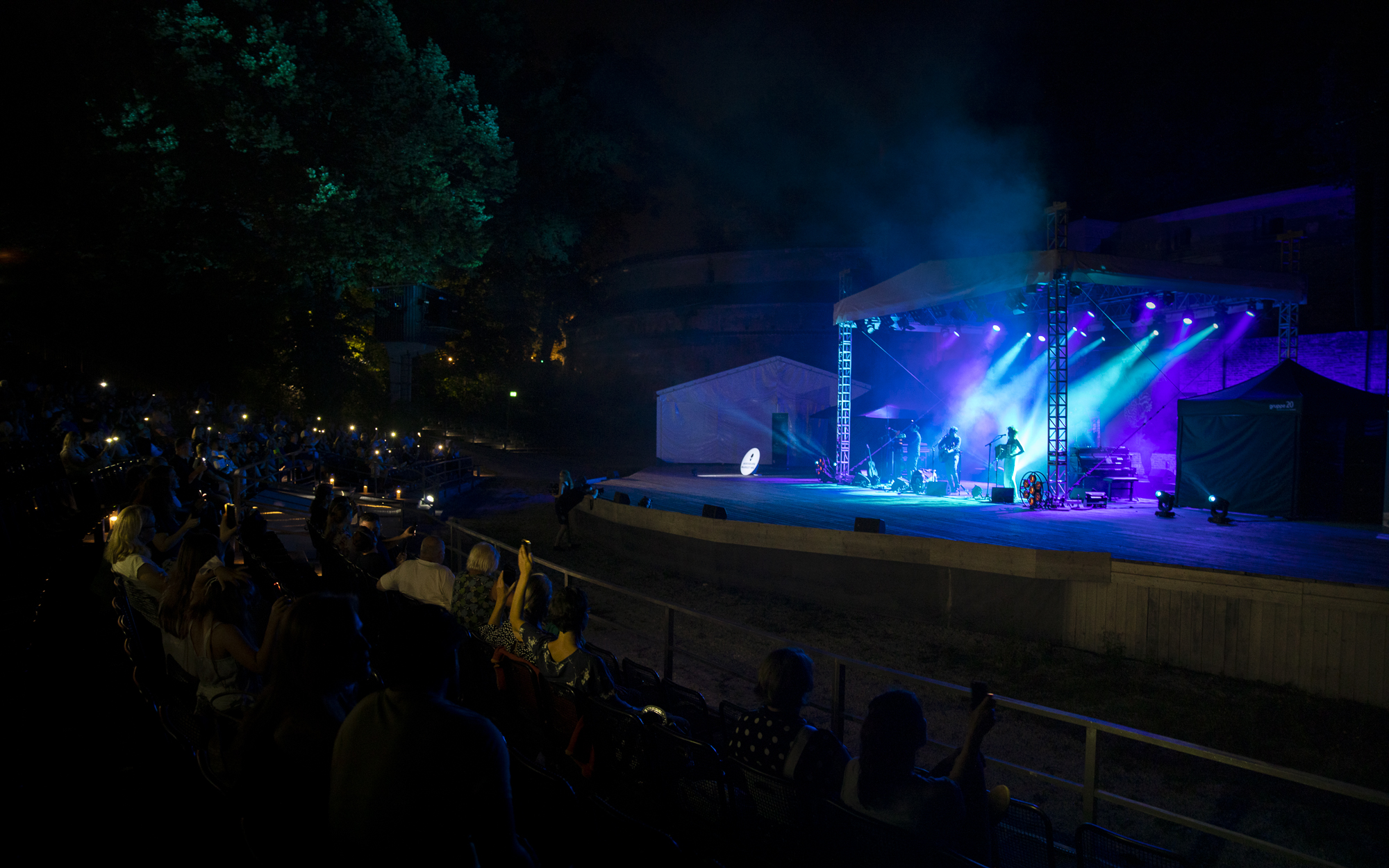 Ein Konzert bei Nacht auf der Freilichtbühne